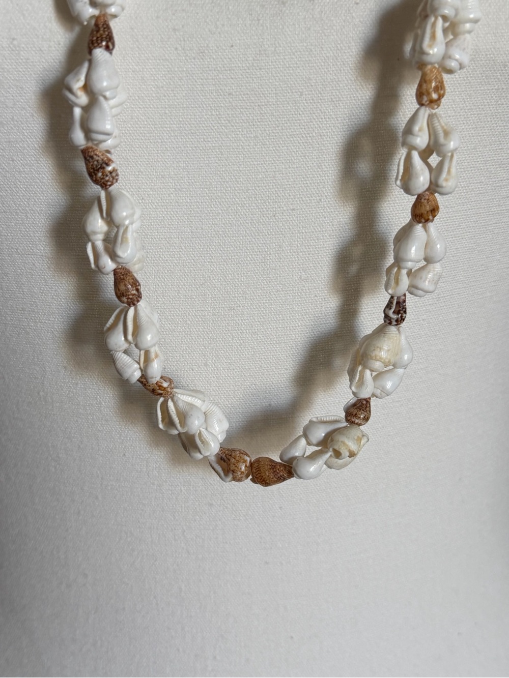 Vintage Hawaiian Cowrie Shell Knotted Lei Necklace - Picture 2 of 3